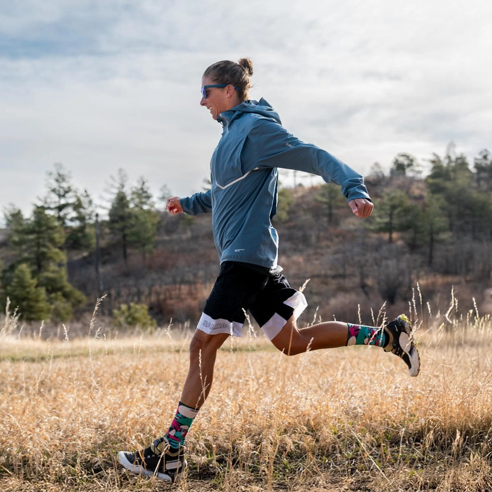 Løber med Tailwind Endurance Fuel Lemon – energi og hydrering til træning