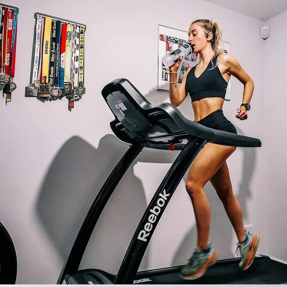 Cyklist med SiS Hydro Tabs Pineapple + Mango – væskebalance under træning