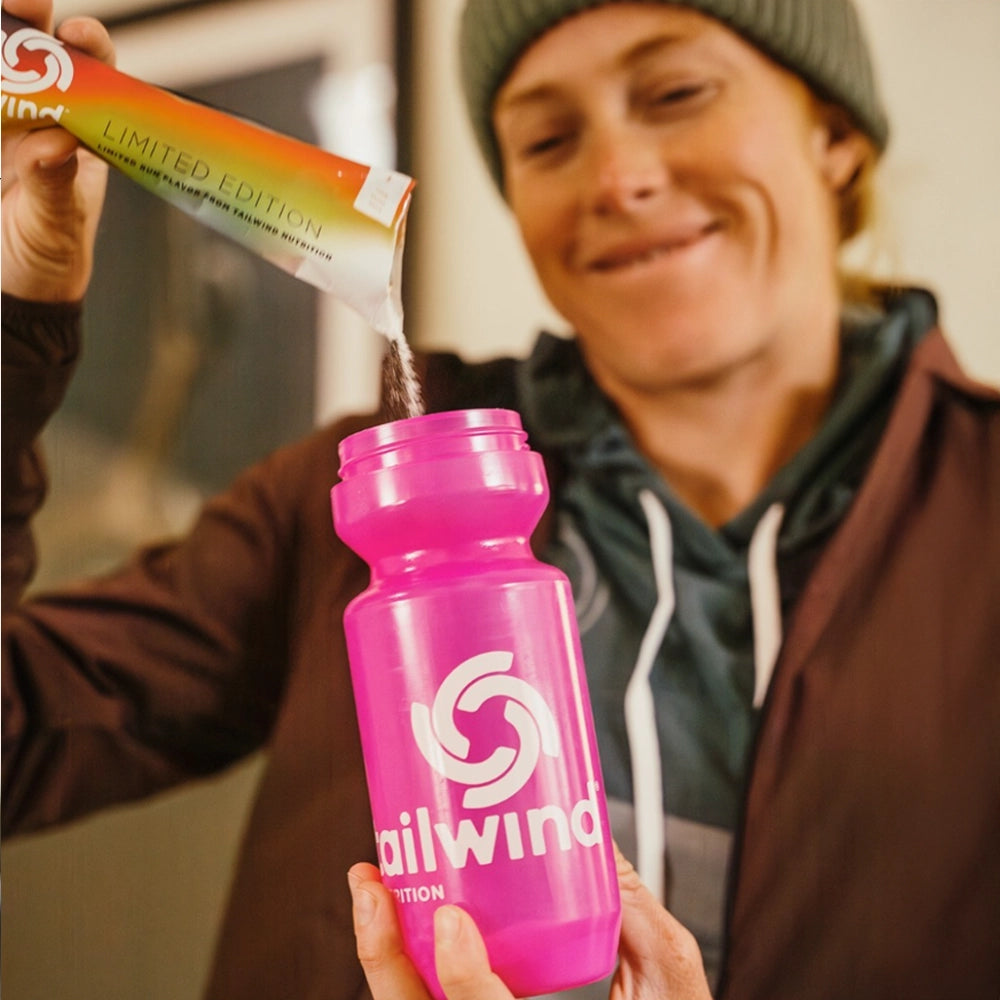Atlet med Tailwind Endurance Fuel Dauwaltermelon – energi og hydrering til træning