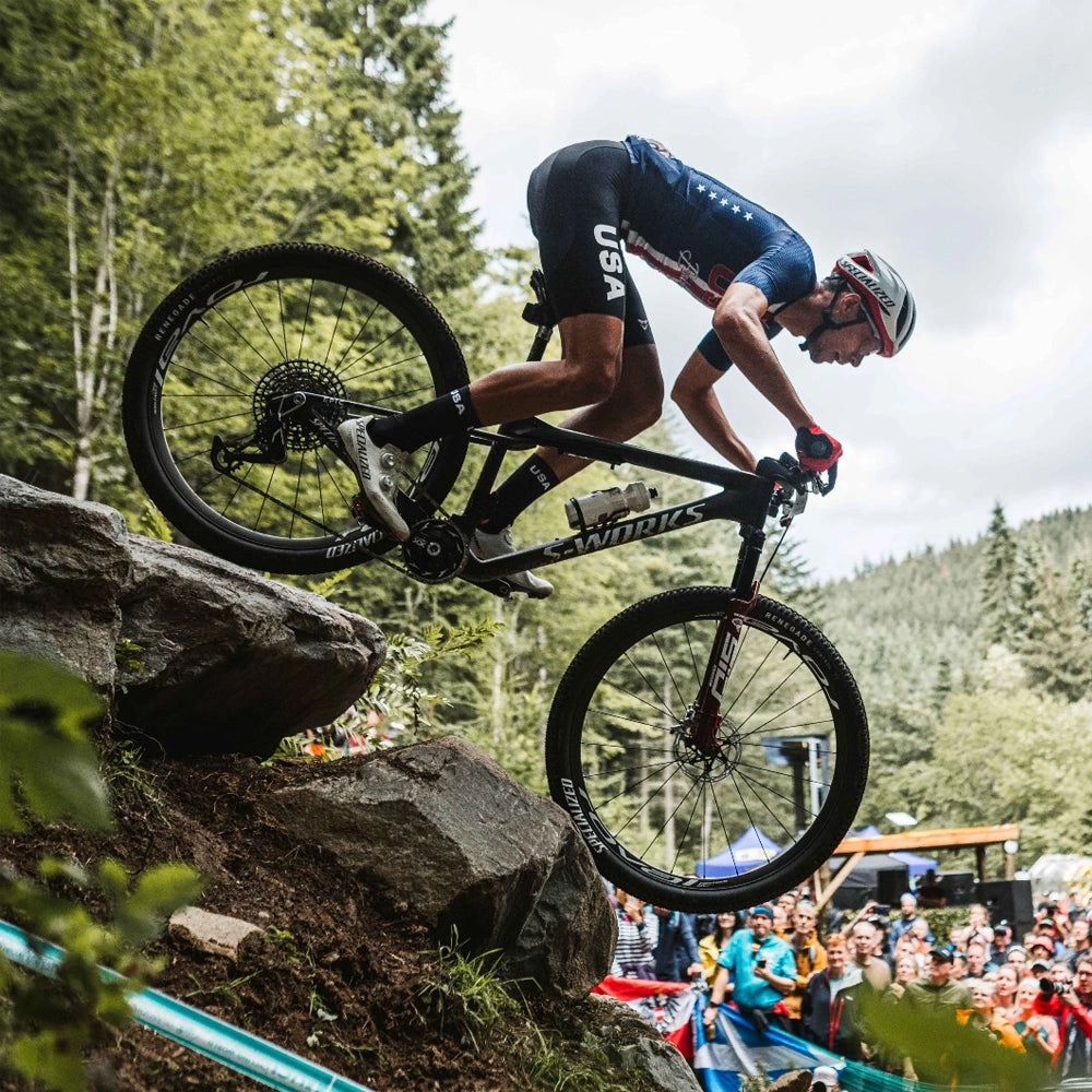 Cykelrytter med Tailwind Endurance Fuel Mandarin – energi og hydrering under aktivitet