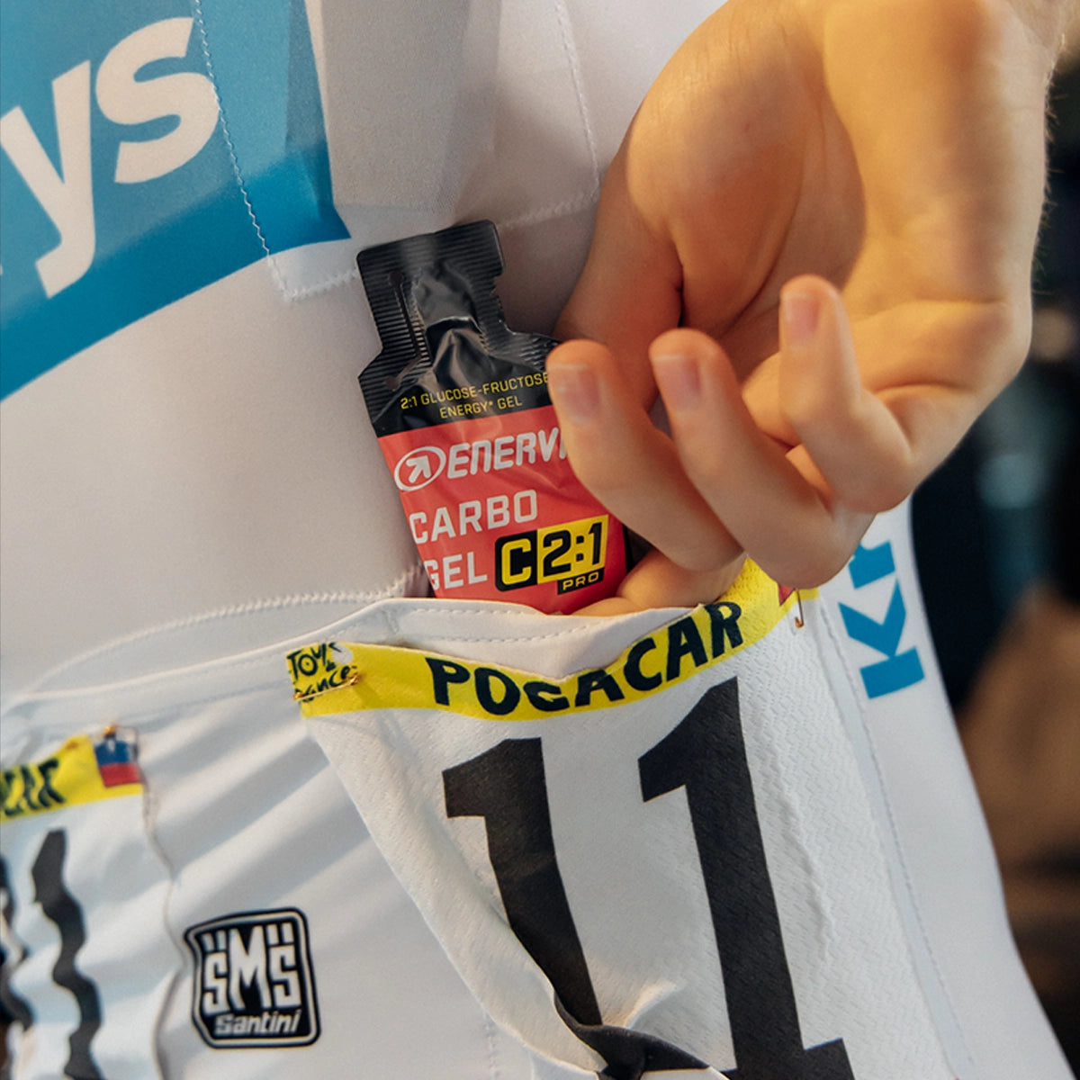 Enervit C2:1PRO Carbo Gel klar til brug under lang tur